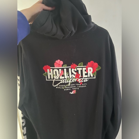 Hollister - Picture 2 of 2